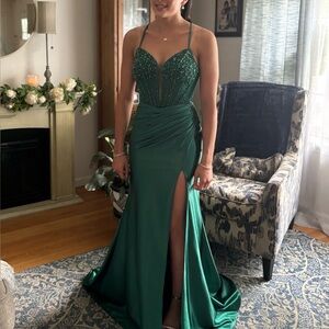 Emerald Radiance: Beaded Corset Satin Formal Gown